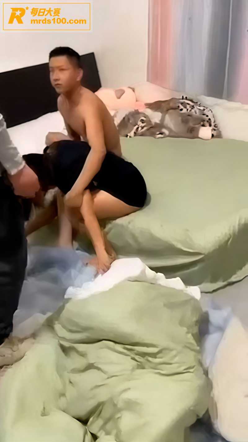 每日一抓！淫荡少妇不相关图片4