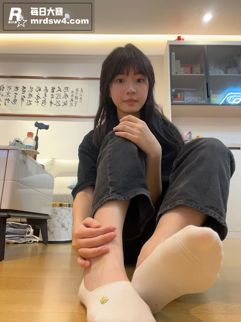 清纯气质短发学生妹露相关图片1
