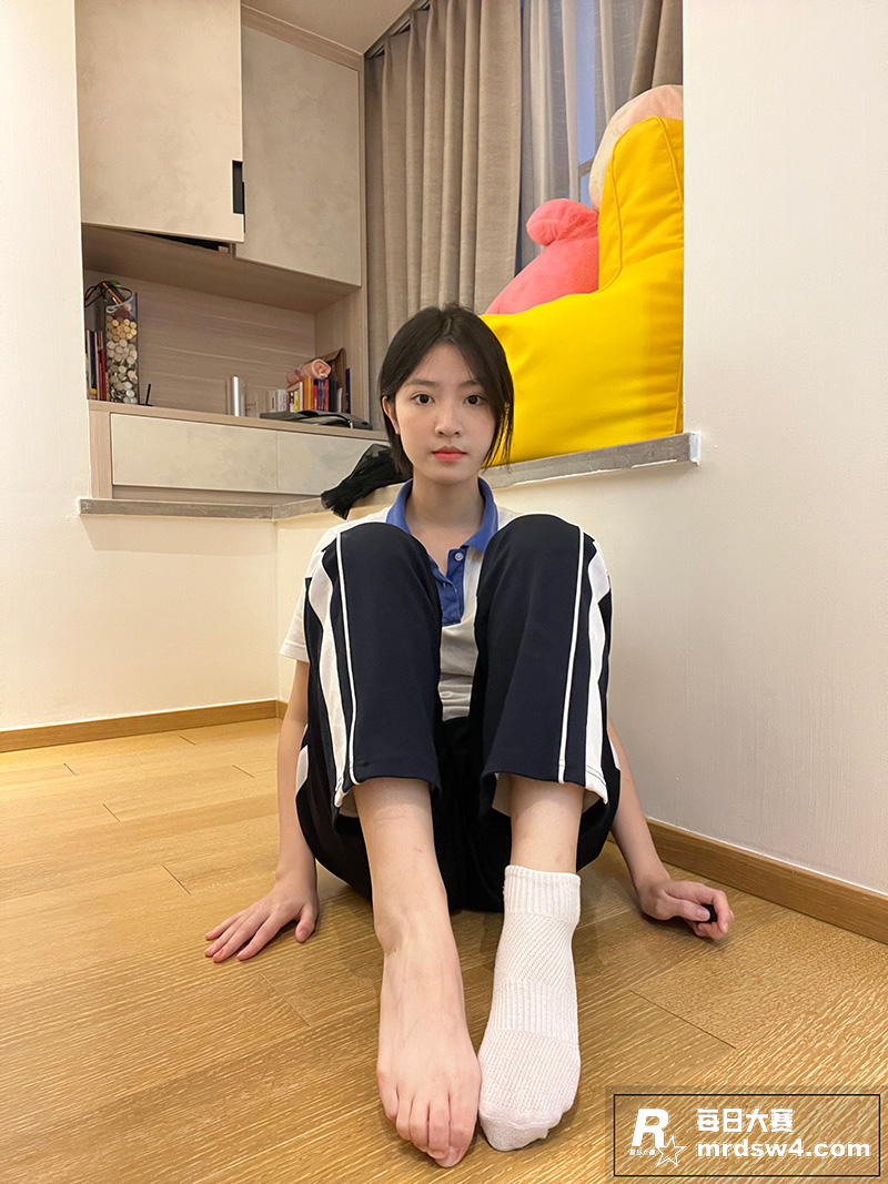 清纯气质短发学生妹露相关图片4