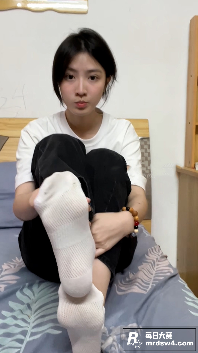 清纯气质短发学生妹露相关图片10