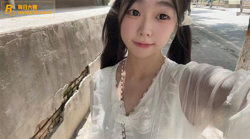 大二清纯女友 朵朵 相关图片3