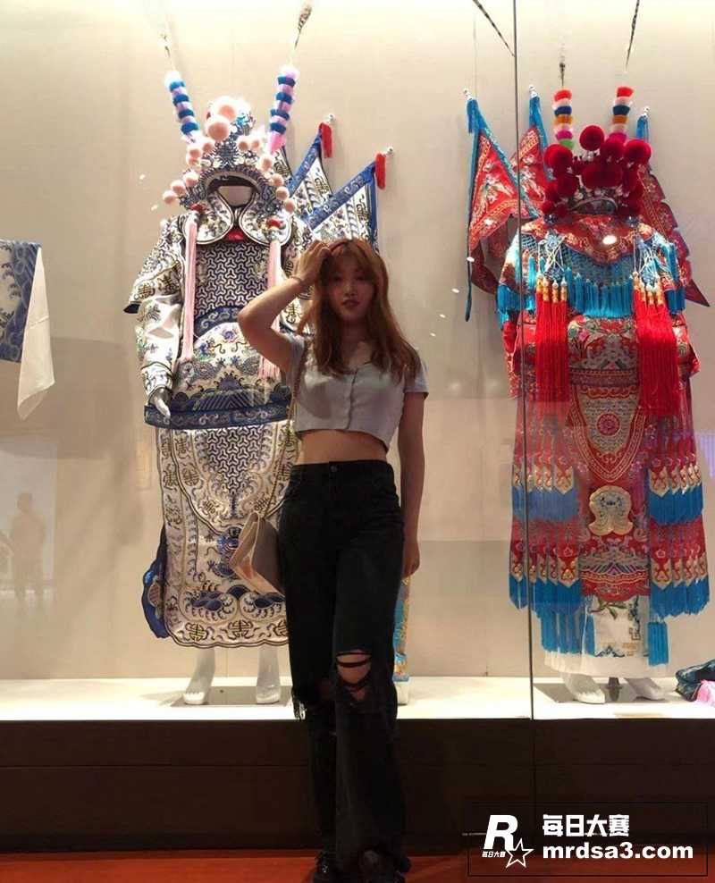 高颜值在读女大学生 相关图片4