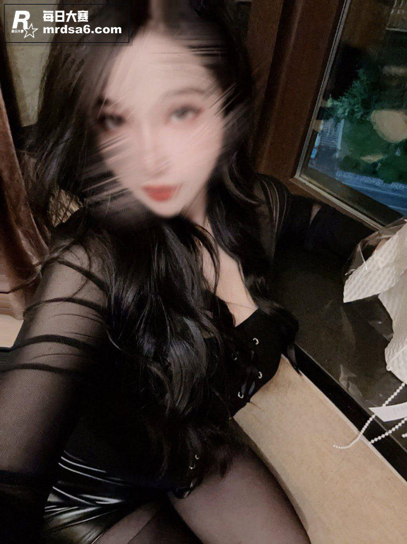 推特极品巨乳人妻 m相关图片4