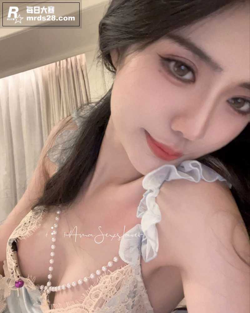 推特高颜值极品身材尤相关图片1