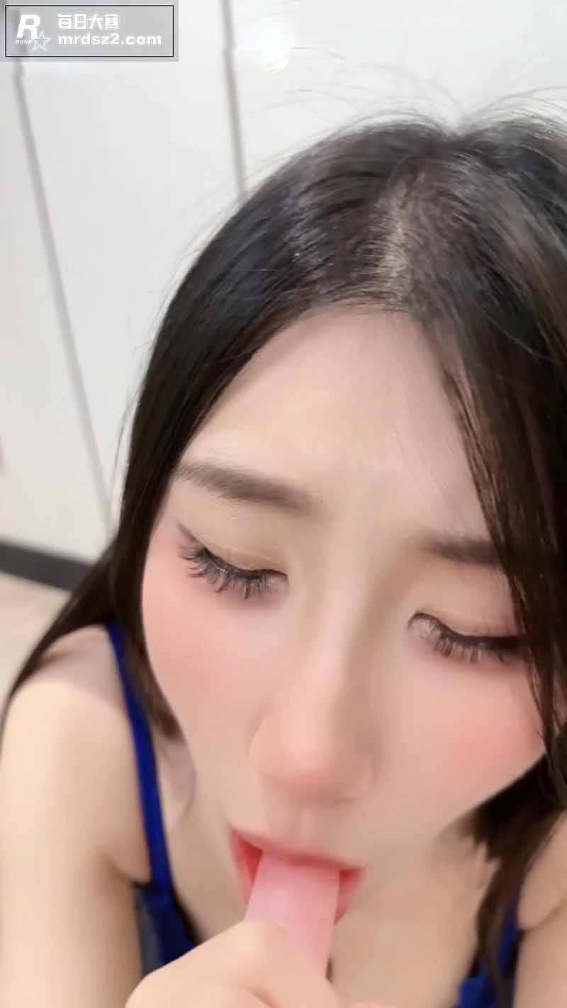高颜值网红女神 可爱相关图片8