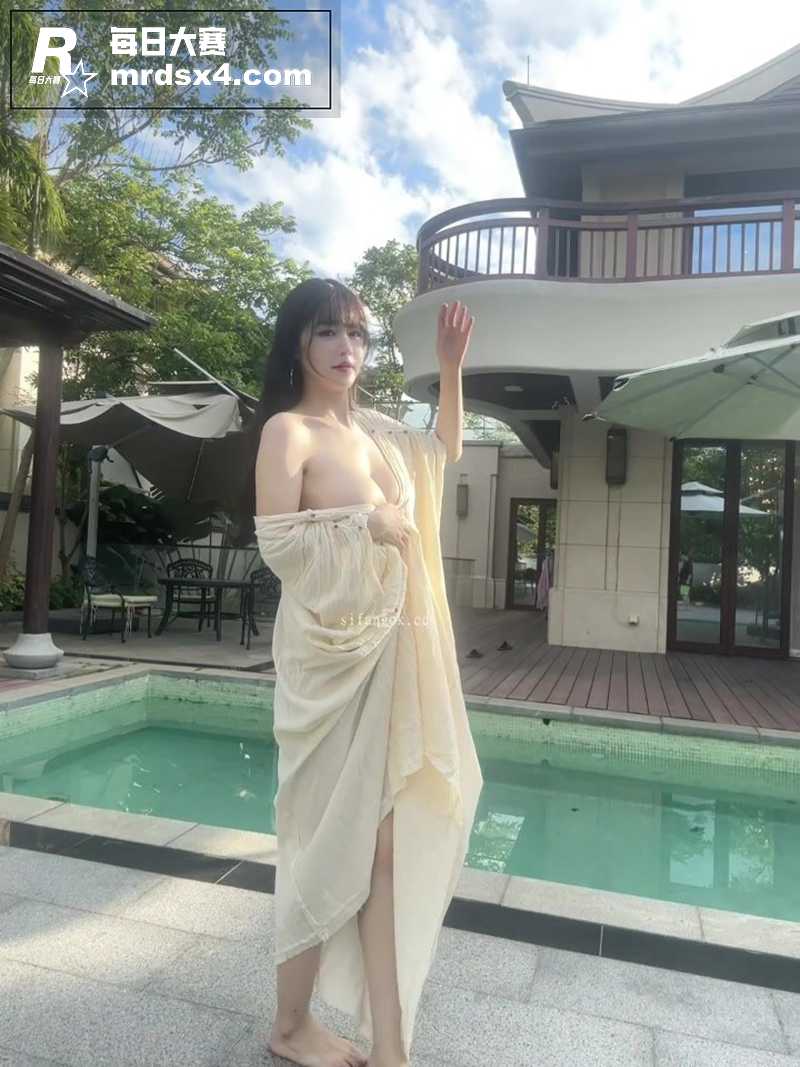 巨乳网红御姐女神 朱相关图片3
