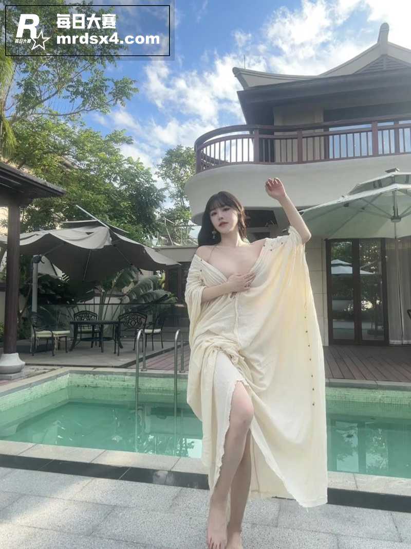 巨乳网红御姐女神 朱相关图片5