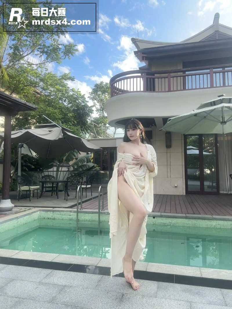巨乳网红御姐女神 朱相关图片6