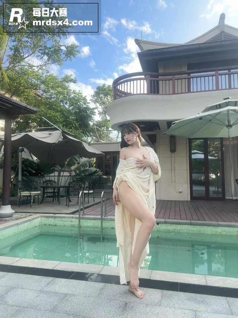 巨乳网红御姐女神 朱相关图片7
