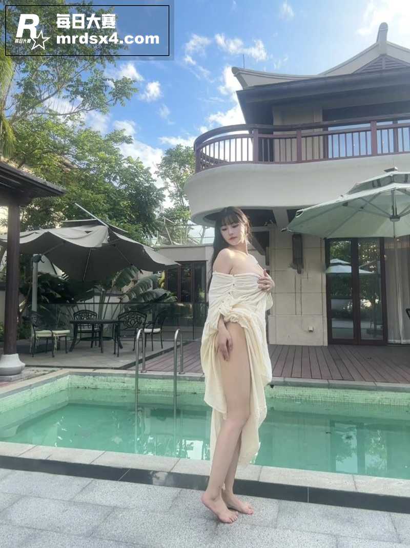 巨乳网红御姐女神 朱相关图片8