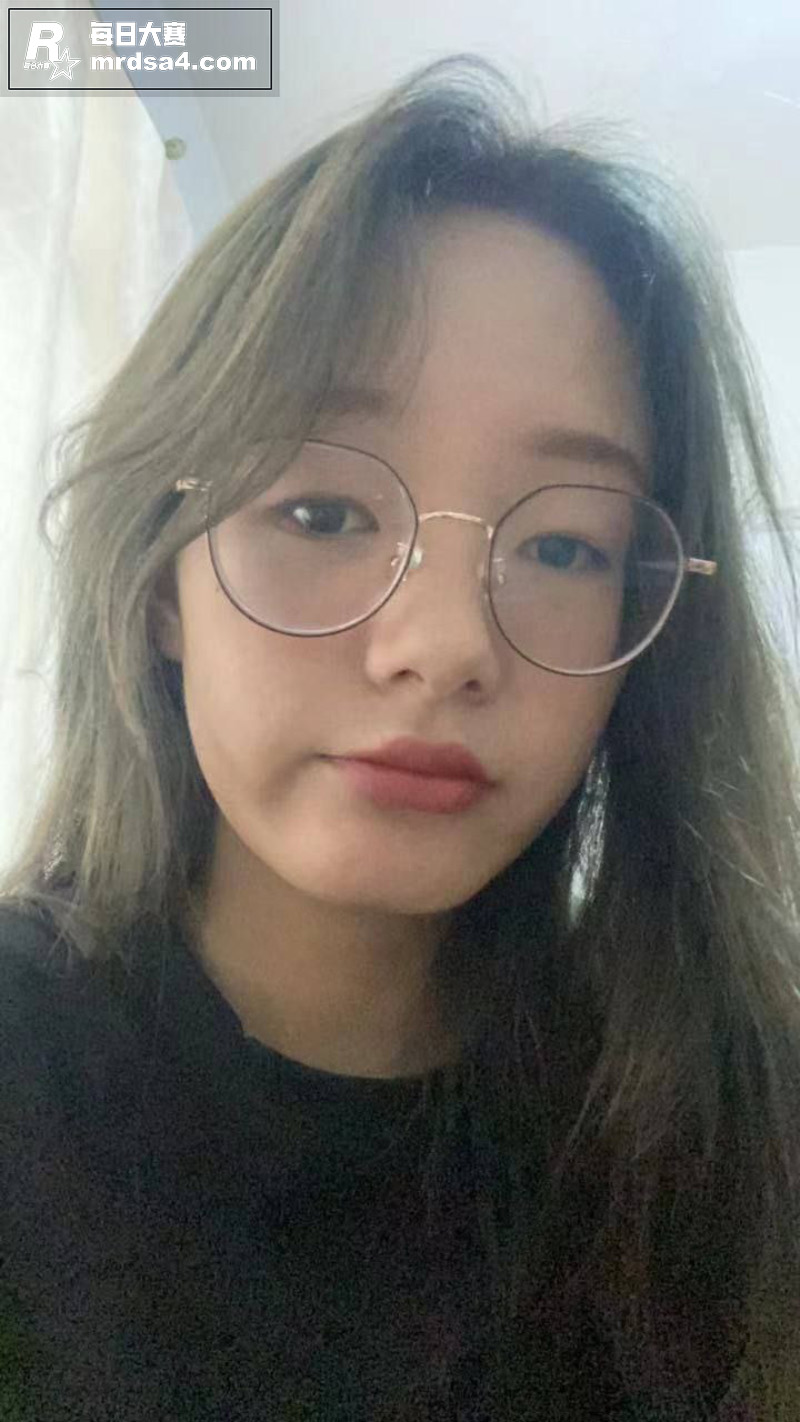 广东深圳反差眼镜妹 相关图片1