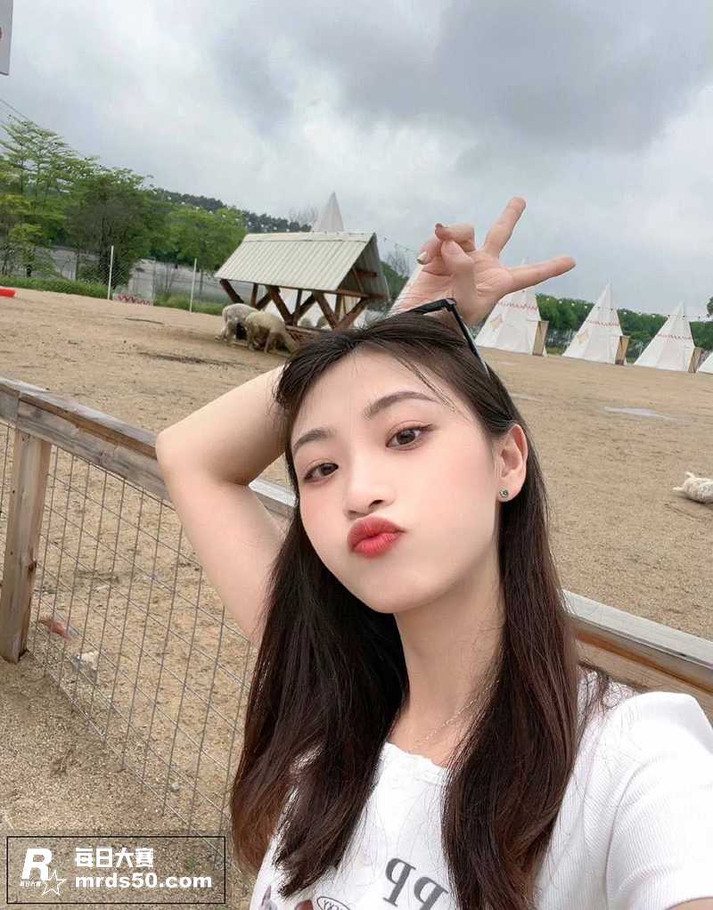 高颜值美女大学生 被相关图片3