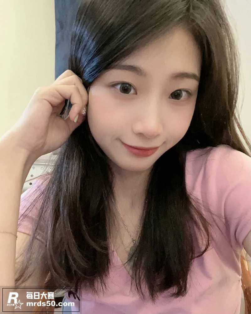 高颜值美女大学生 被相关图片4