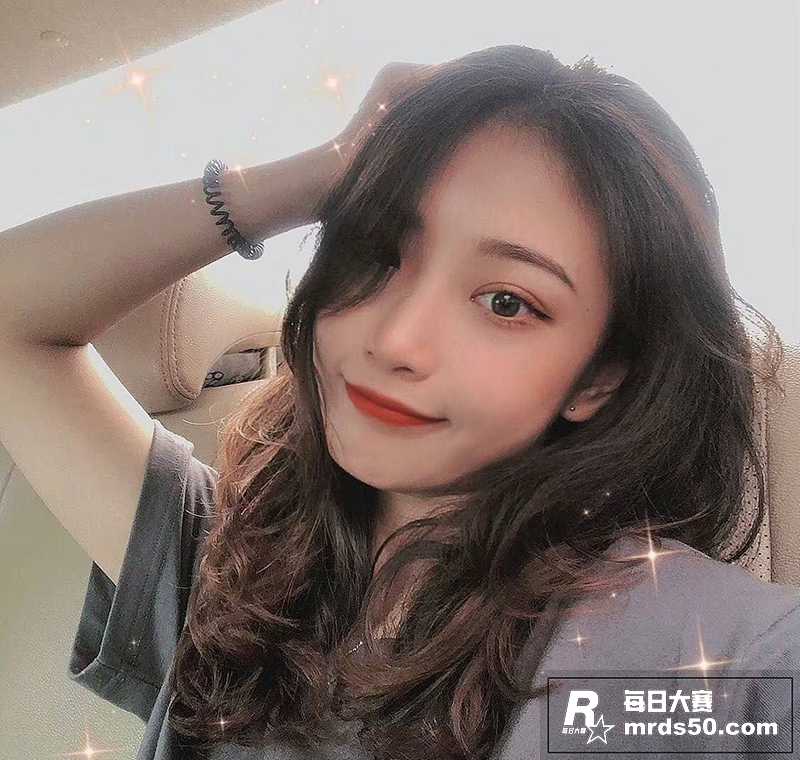 高颜值美女大学生 被相关图片5