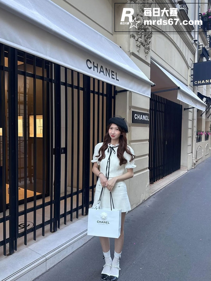 IG高颜值网红 黎美相关图片6