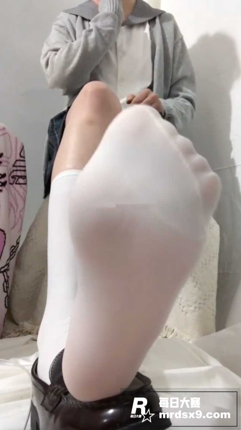JK少女白袜玉足诱惑相关图片2