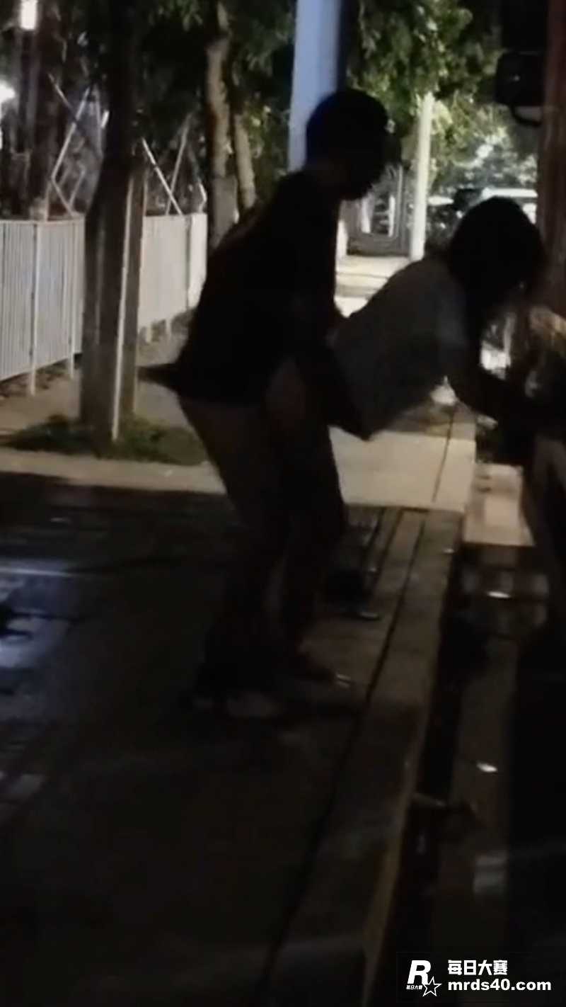 兄弟两人夜探站街女 相关图片2