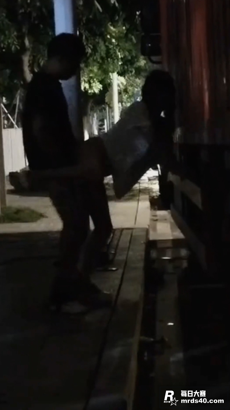 兄弟两人夜探站街女 相关图片3