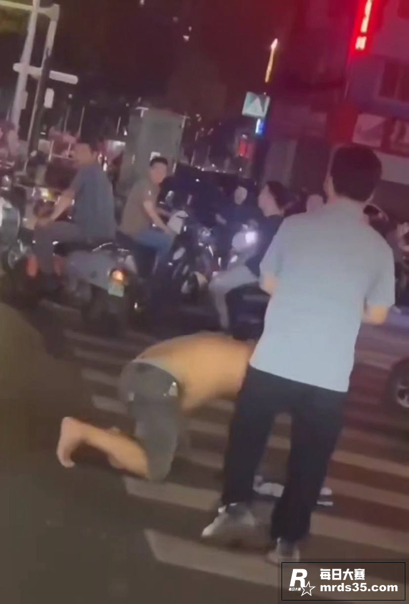 街头剐蹭引发冲突 男相关图片2