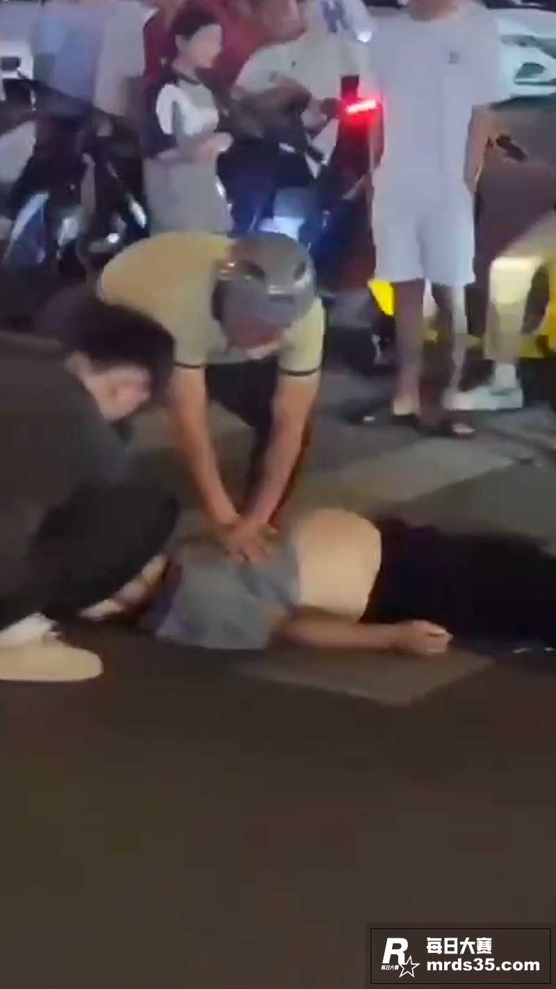 街头剐蹭引发冲突 男相关图片6