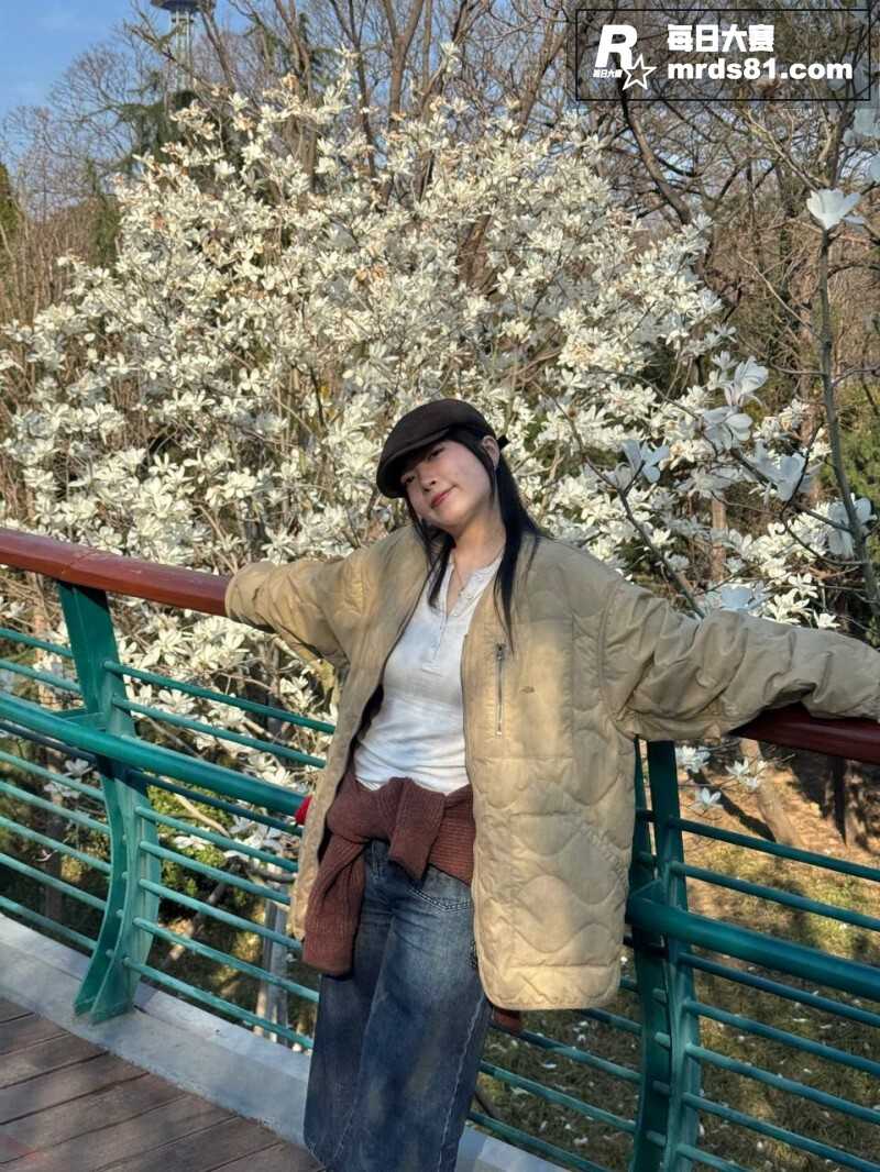 山东青岛高颜值嫩妹不相关图片1