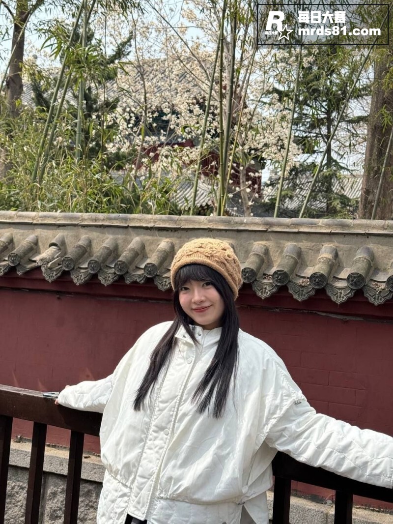 山东青岛高颜值嫩妹不相关图片3