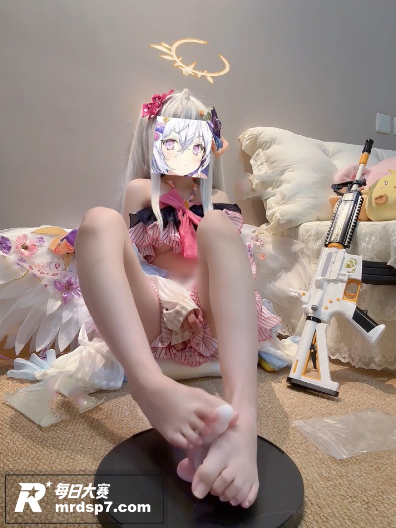 推特极品反差萝莉 哎相关图片8