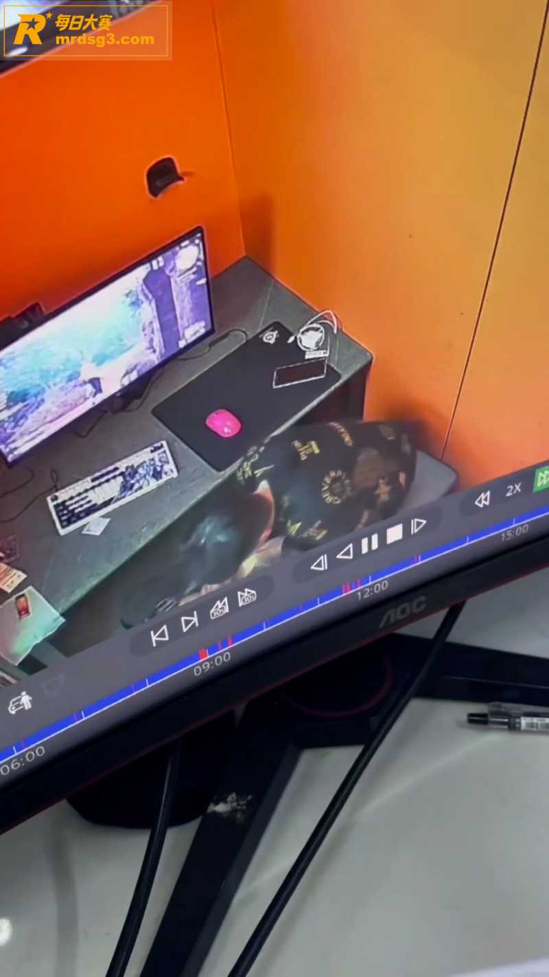 网吧监控偷拍 两位男相关图片5