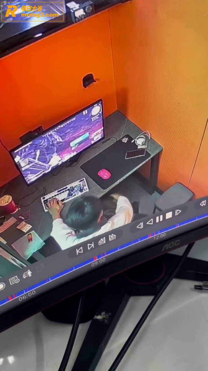 网吧监控偷拍 两位男相关图片7