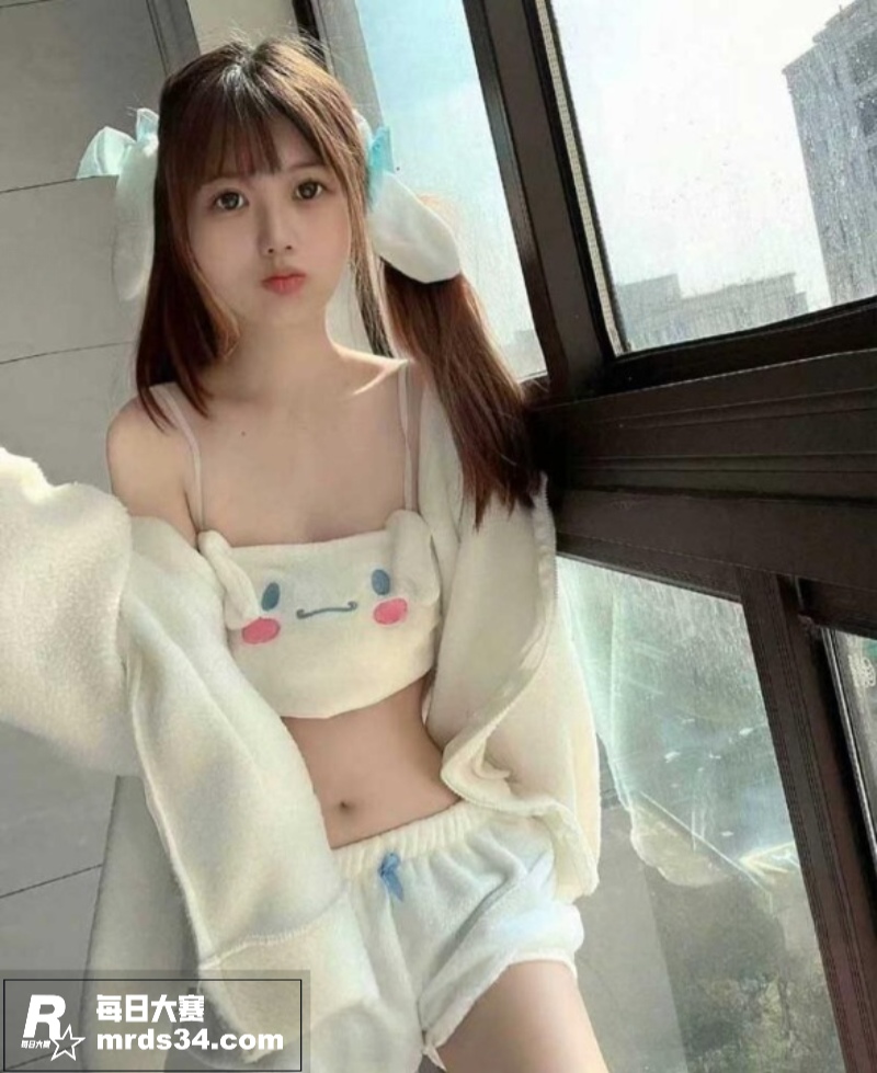 成都东软学院反差学妹相关图片2