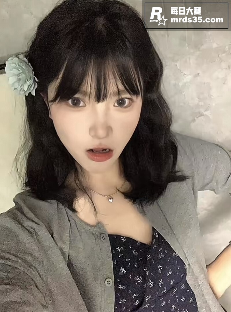上戏播音高颜值反差妹相关图片2