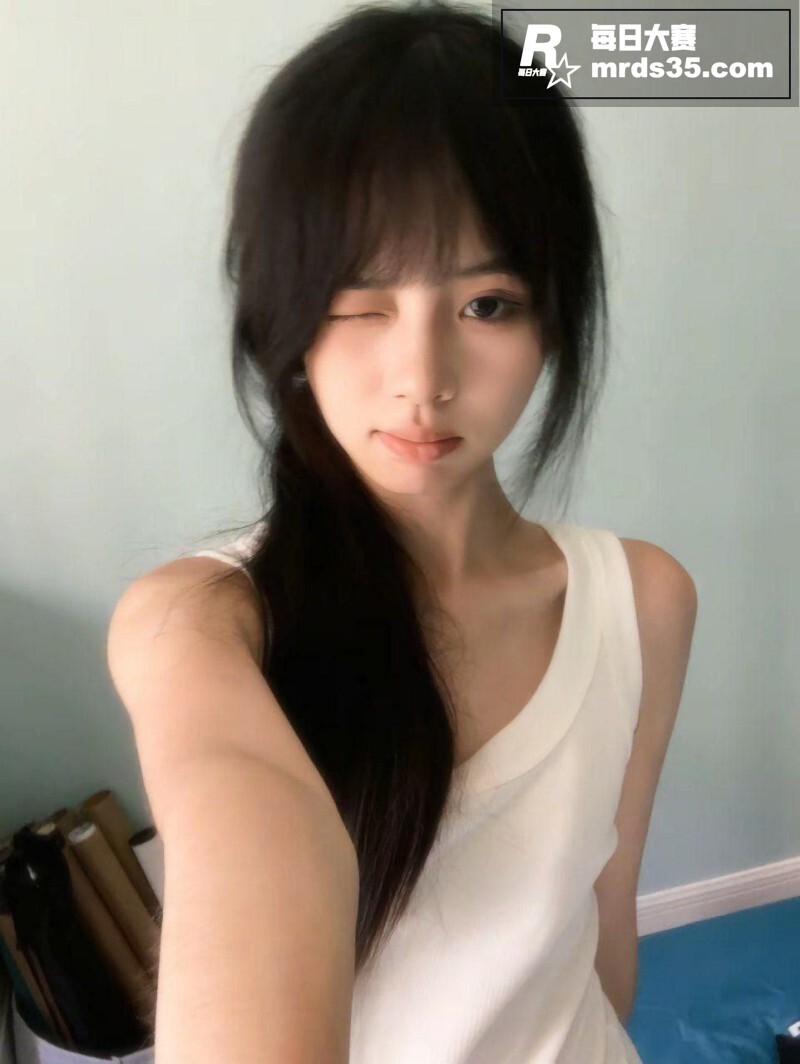 上戏播音高颜值反差妹相关图片4
