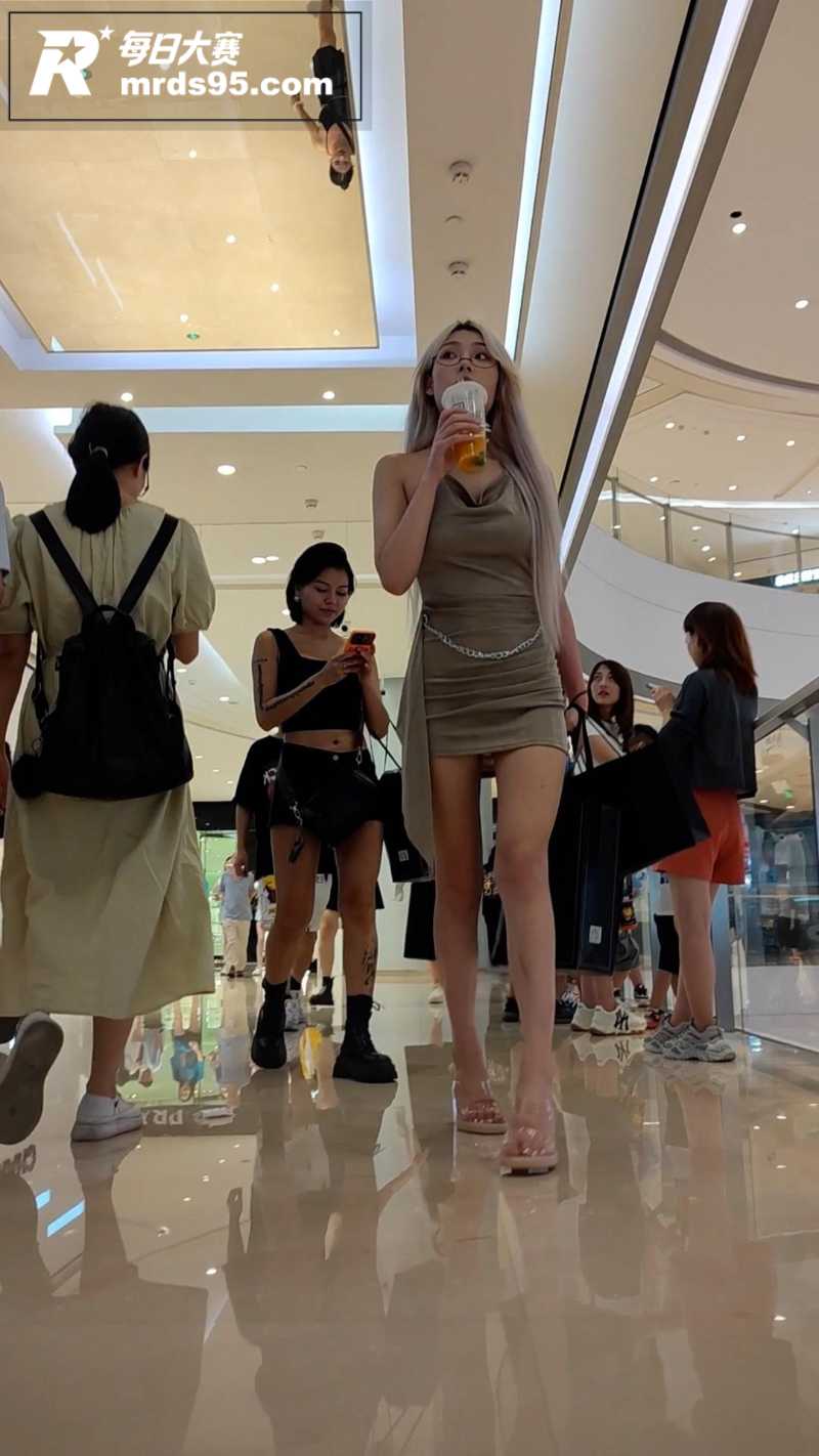 偷拍大神 商场抄底极相关图片5