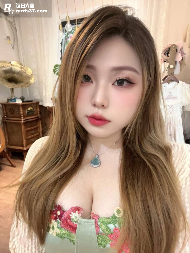 辽宁阜新巨乳肥臀骚母相关图片1