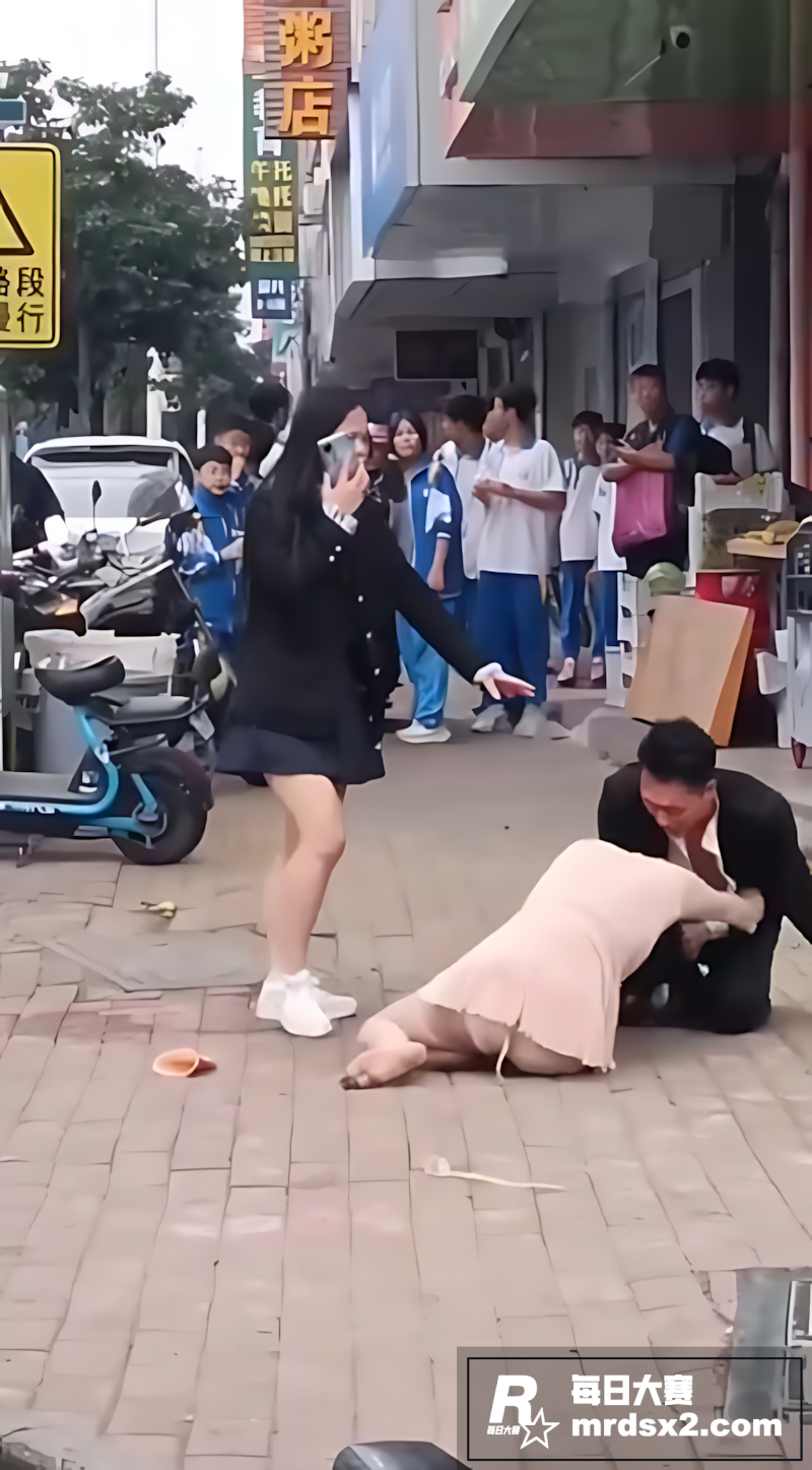 男子喝醉酒当街猥亵女相关图片2