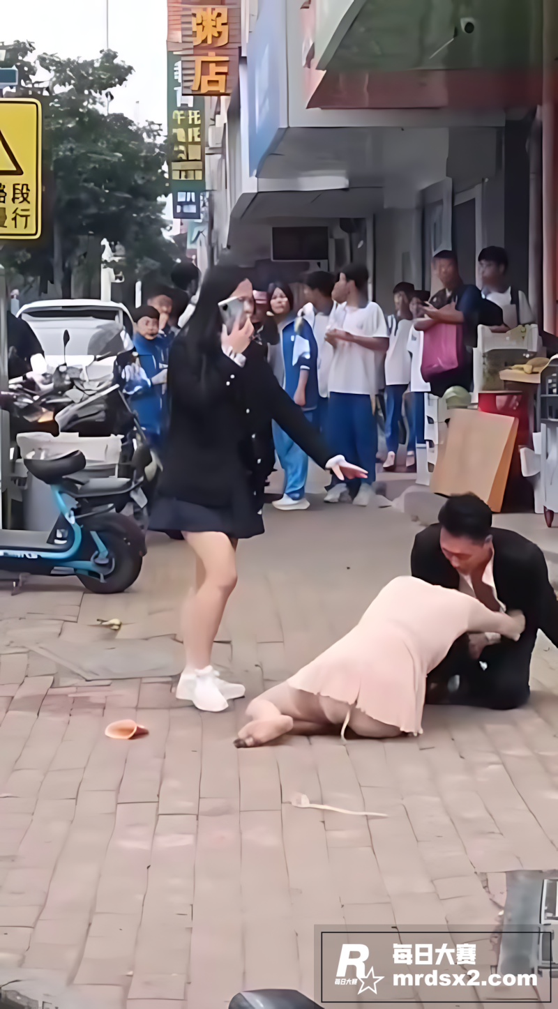 男子喝醉酒当街猥亵女相关图片7