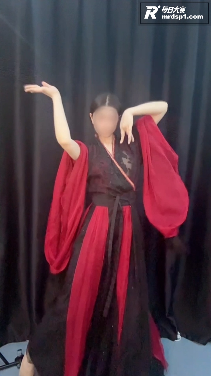 推特极品反差舞姬 小相关图片1