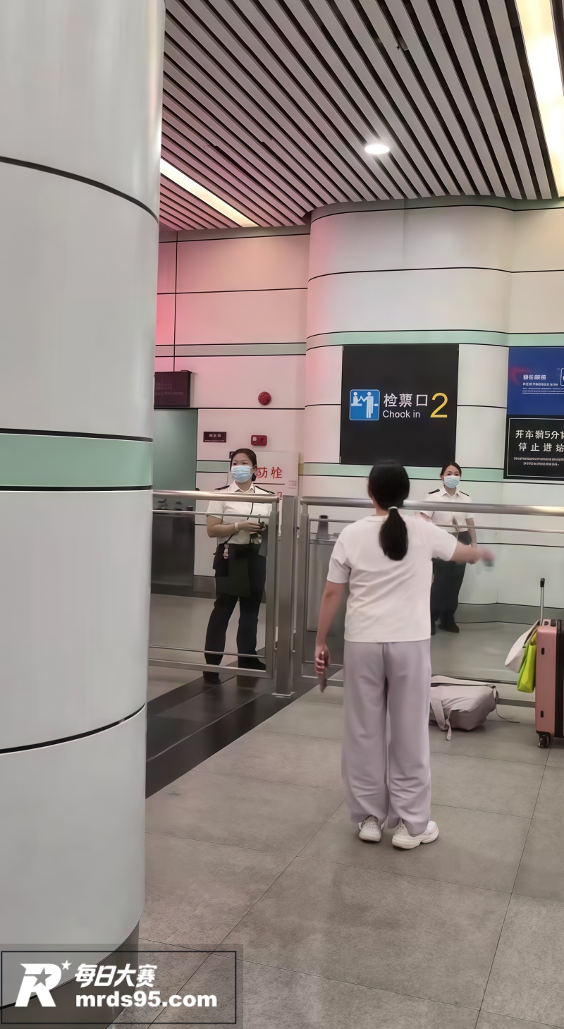 广州东站小仙女未赶上相关图片5