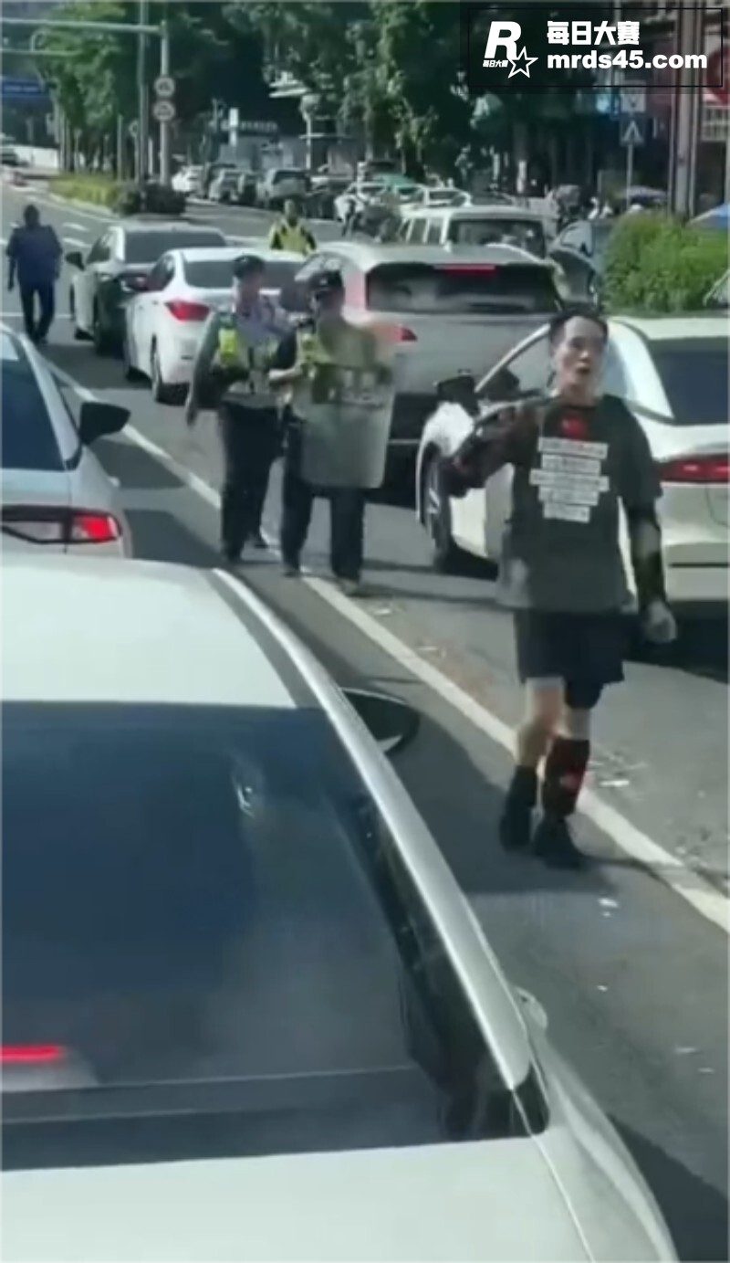 广东东莞 一男子身背相关图片1