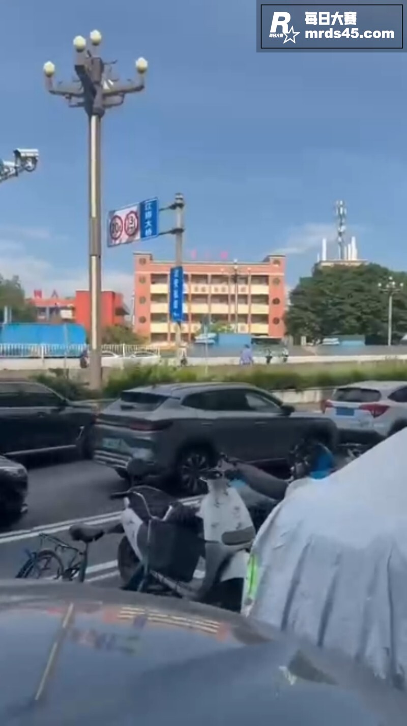 广东东莞 一男子身背相关图片2