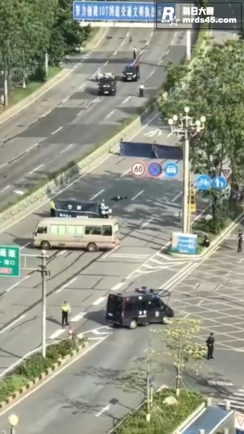 广东东莞 一男子身背相关图片3