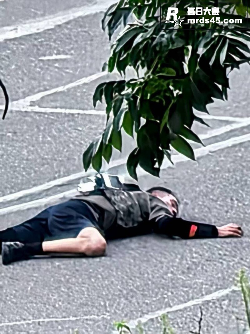 广东东莞 一男子身背相关图片6