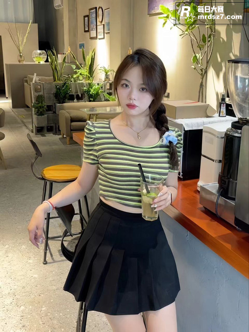 湖北清纯嫩妹 程芷炜相关图片2