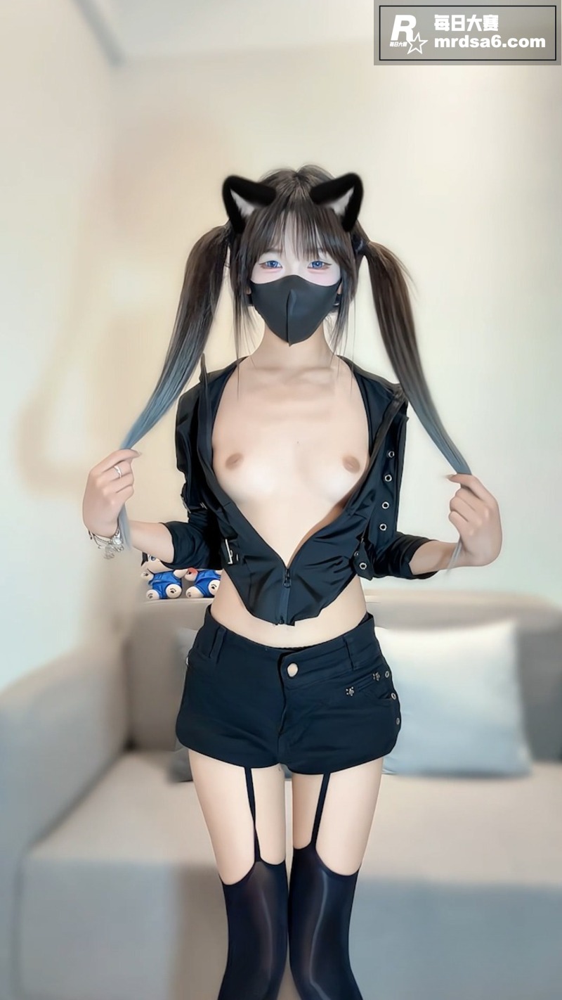 推特高颜值萝莉 小钰相关图片1