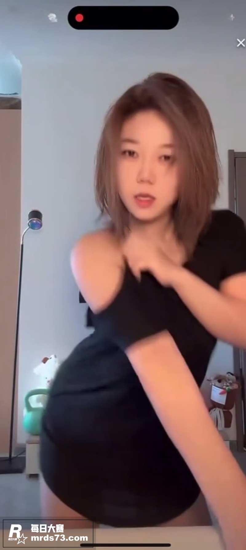 抖音快手网红闪现走光相关图片1