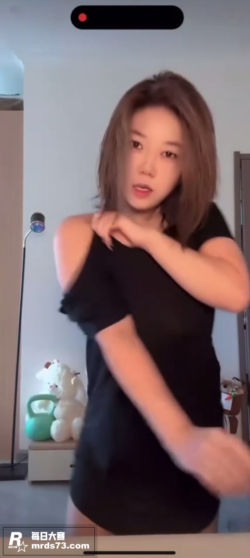 抖音快手网红闪现走光相关图片3