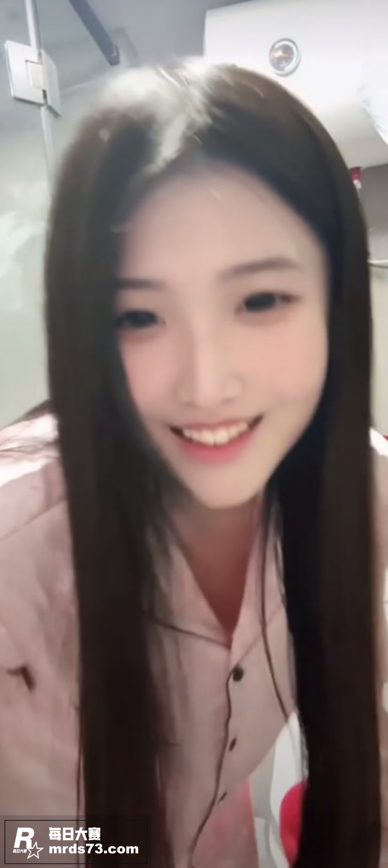 抖音快手网红闪现走光相关图片5