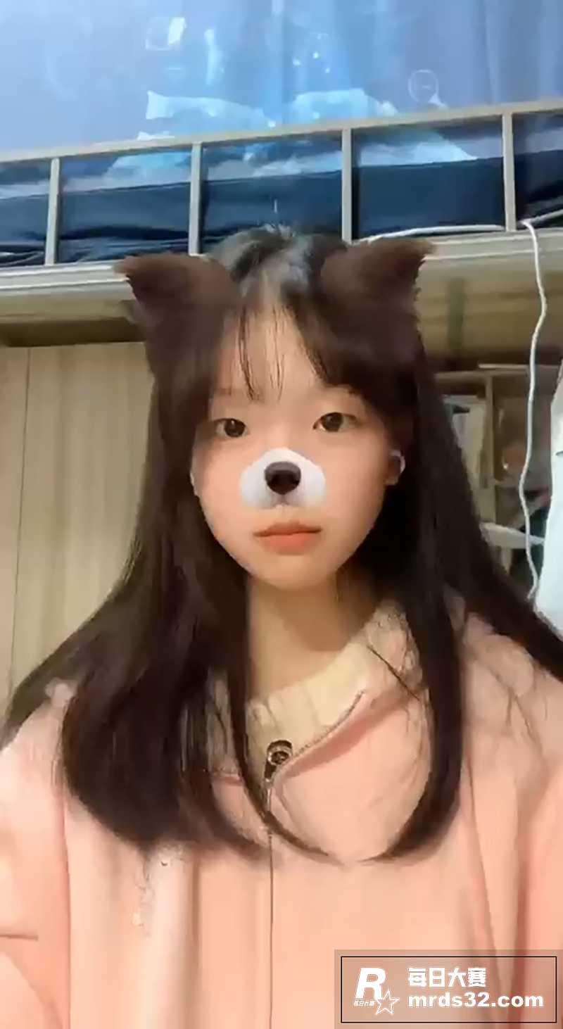 高颜值清纯女大 私拍相关图片1