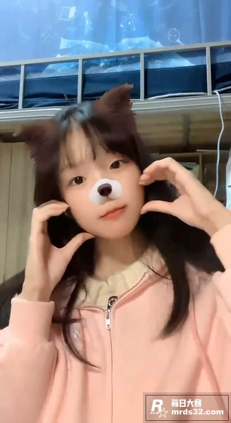 高颜值清纯女大 私拍相关图片3