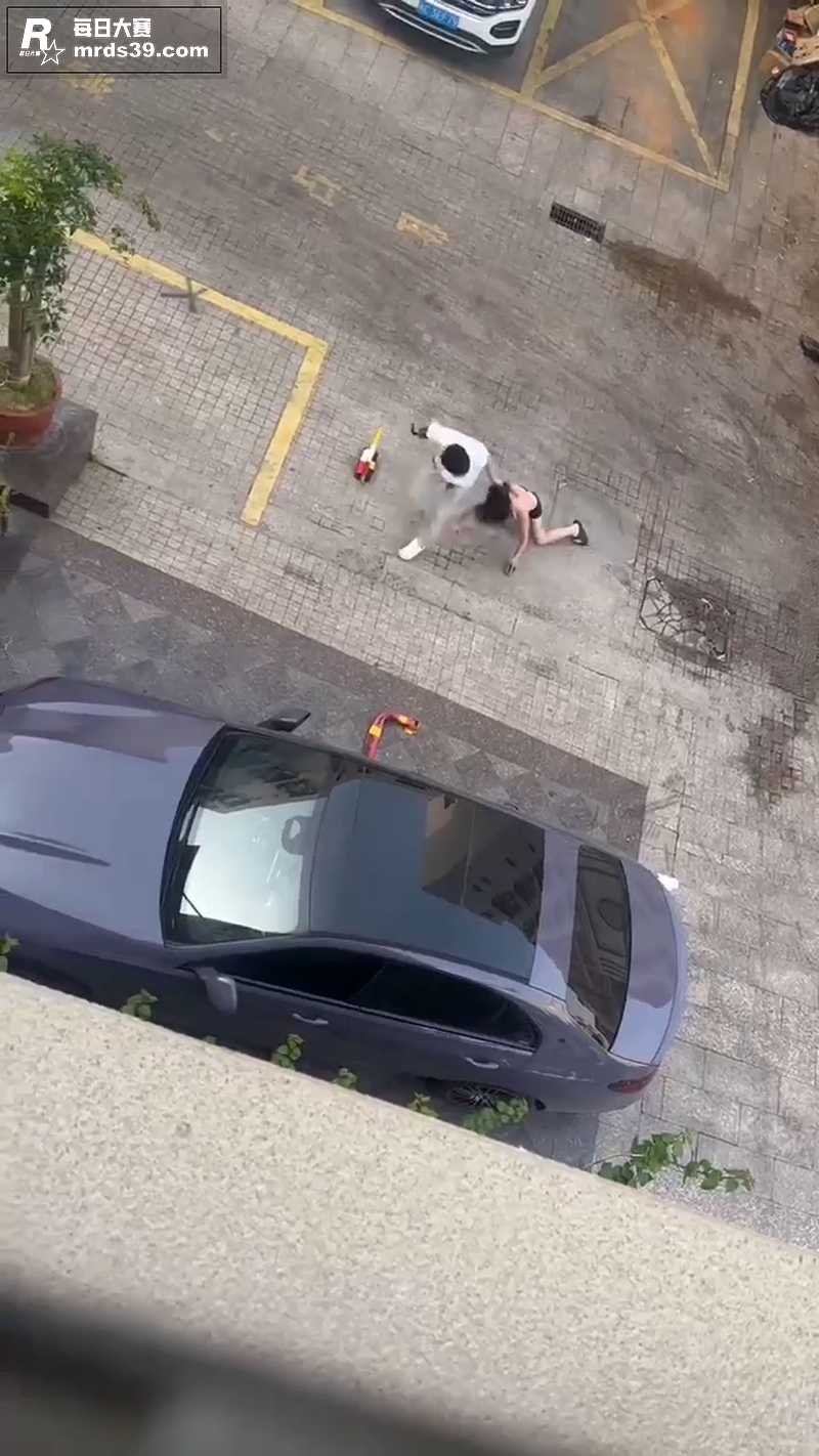 网传吃瓜 网友拍摄一相关图片2